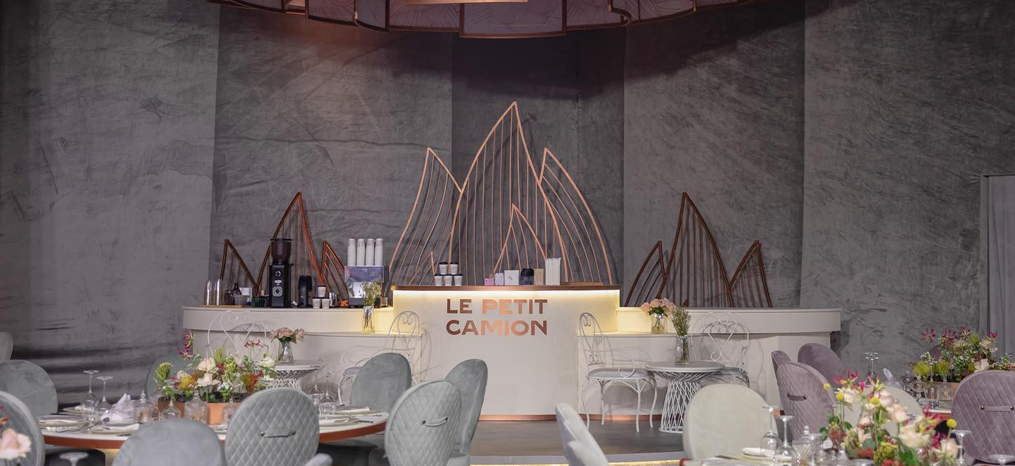 Le Petit Camion specialty coffee catering bar setup in Doha Qatar